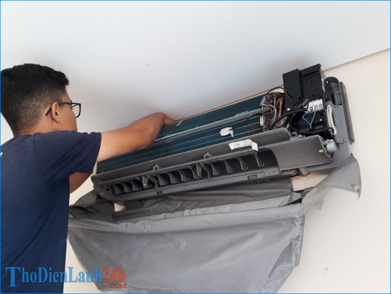 Cách Gọi Thợ Sửa Điều Hòa Áp Trần Daikin