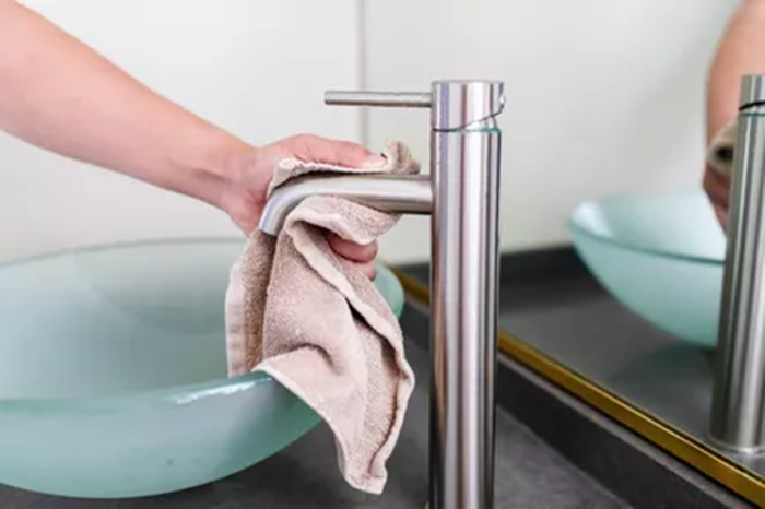 Làm thế nào làm sạch cặn bã xà phòng trong phòng tắm